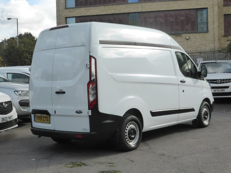 FORD TRANSIT CUSTOM 300 L1 H2 SWB HIGH ROOF WITH AIR CONDITIONING,FRONT+REAR PARKING SENSORS,RACKING SYSTEM AND MORE - 2747 - 5