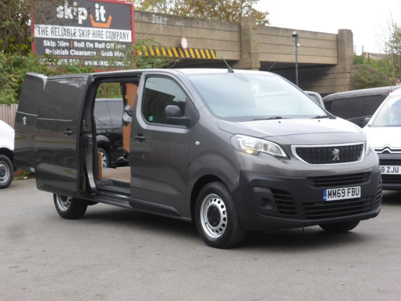 PEUGEOT EXPERT 1400 PROFESSIONAL 2.0 BLUEHDI IN GREY WITH SAT NAV,AIR CONDITIONING,PARKING SENSORS AND MORE - 2761 - 2