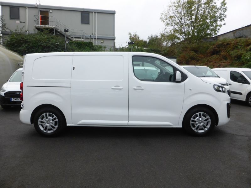 VAUXHALL VIVARO 2700 SPORTIVE L1 SWB WITH SAT NAV,AIR CONDITIONING,PARKING SENSORS AND MORE - 2748 - 10