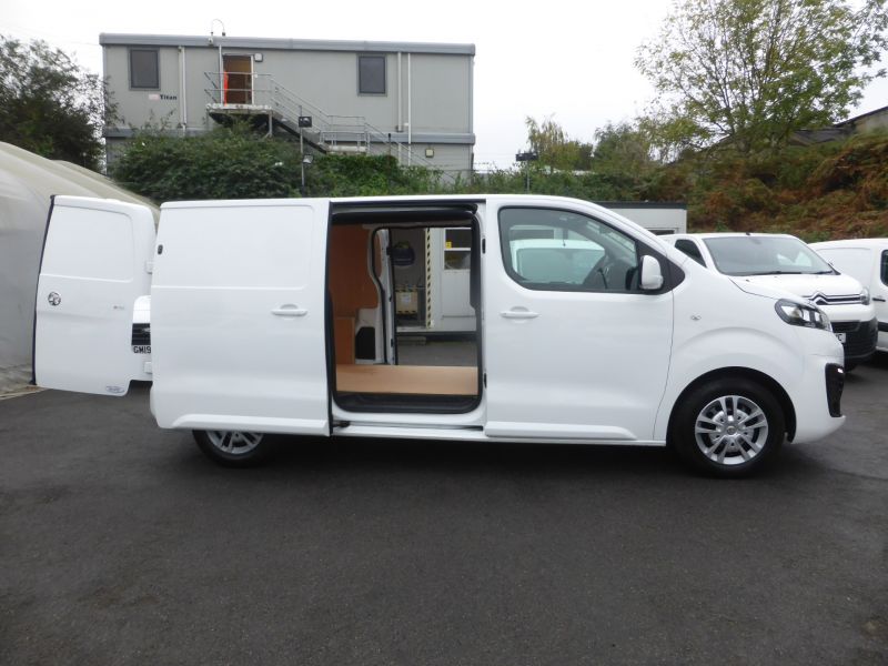 VAUXHALL VIVARO 2700 SPORTIVE L1 SWB WITH SAT NAV,AIR CONDITIONING,PARKING SENSORS AND MORE - 2748 - 22