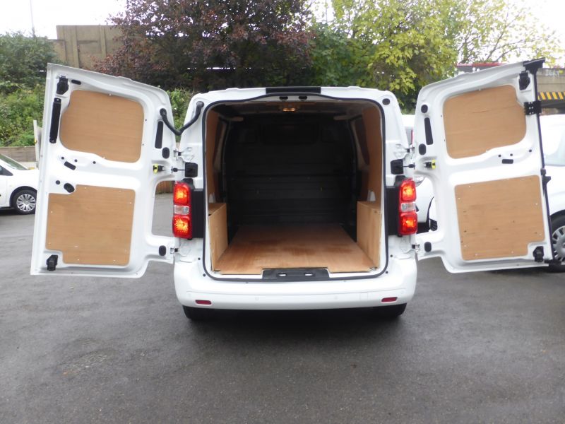 VAUXHALL VIVARO 2700 SPORTIVE L1 SWB WITH SAT NAV,AIR CONDITIONING,PARKING SENSORS AND MORE - 2748 - 8